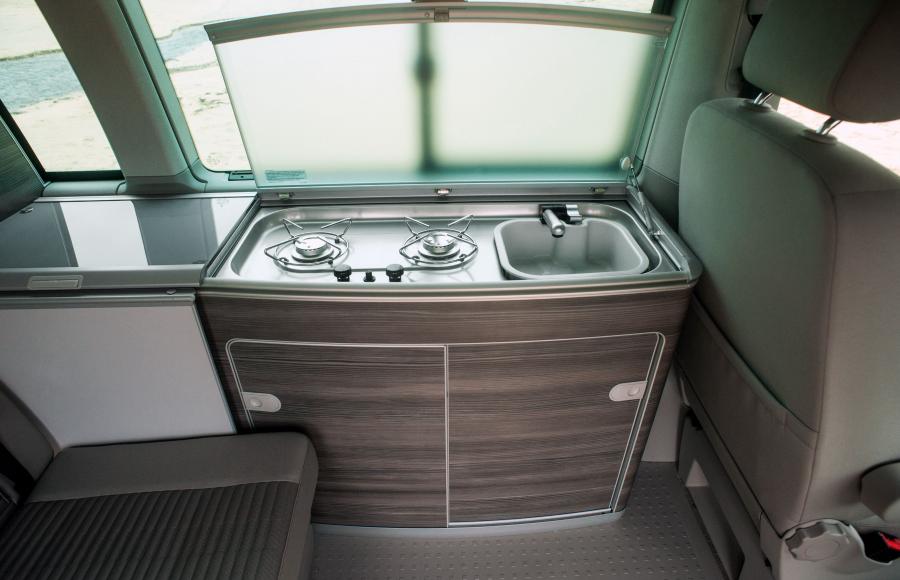 Интерьер Volkswagen California Ocean (T6) 2015 года  (UK) (фото 4 из 40)